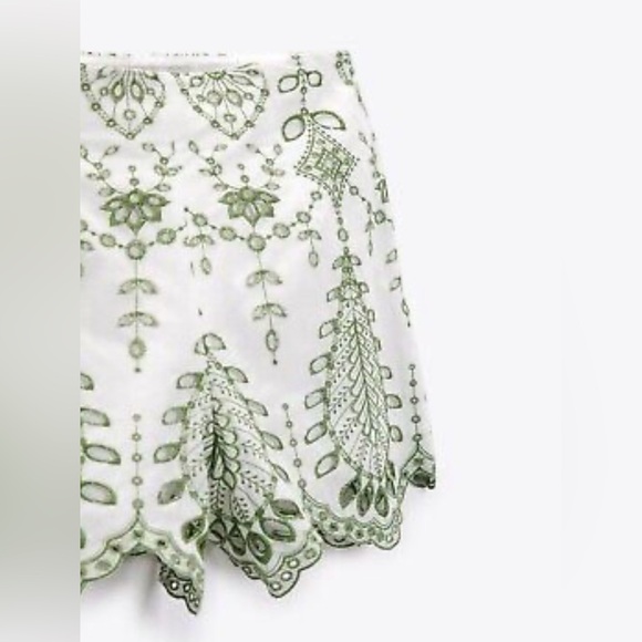 Embroidered shorts - Picture 4 of 4